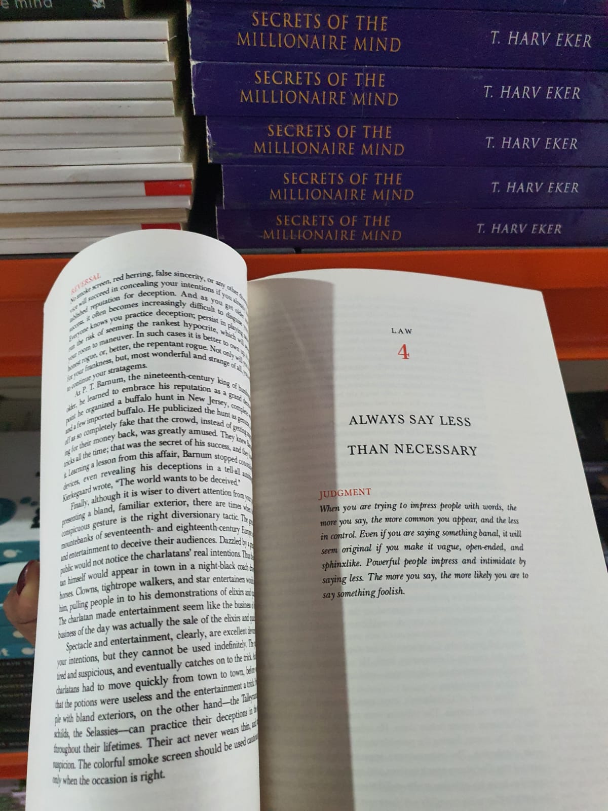 The 48 Laws Of Power by Robert Greene (Minor Bend Cover)