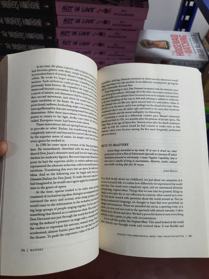 Mastery by Robert Greene (Slightly Damaged)