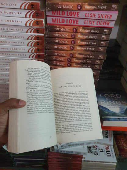 The Hobbit : The prelude to The Lord of the Rings By J.R.R. Tolkien (Book 1 of The Lord of the Rings series)